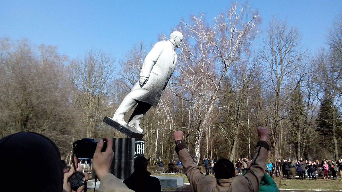 Снос памятника Ленину