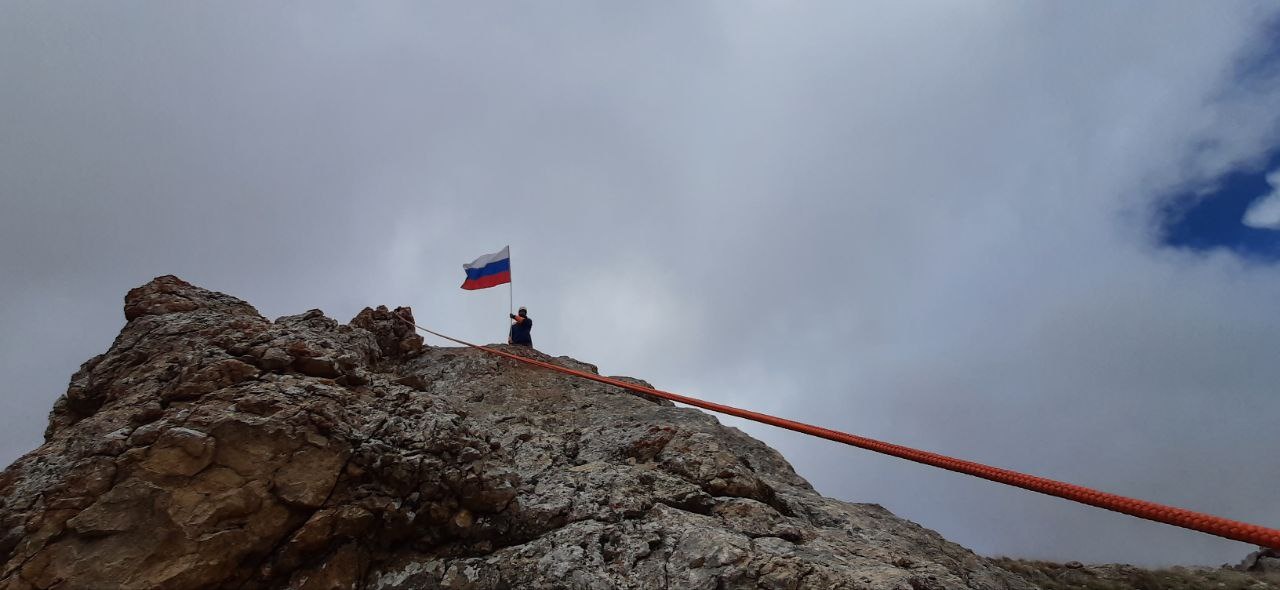 Водружение флага России на горе Шалбуздаг