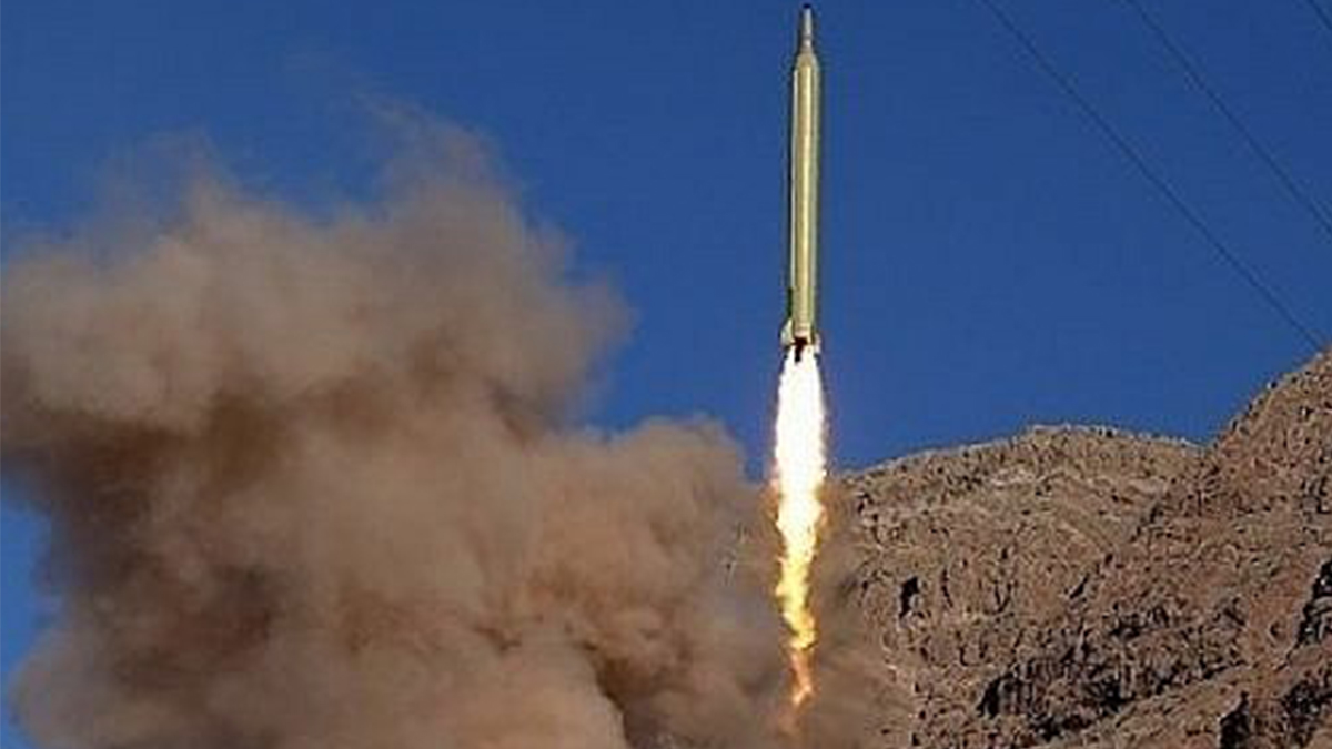 Иран запустил баллистическую ракету. Баллистические ракеты Ирана. Йемен ракета. Хуситская ракета. Северная Корея запуск ракеты.