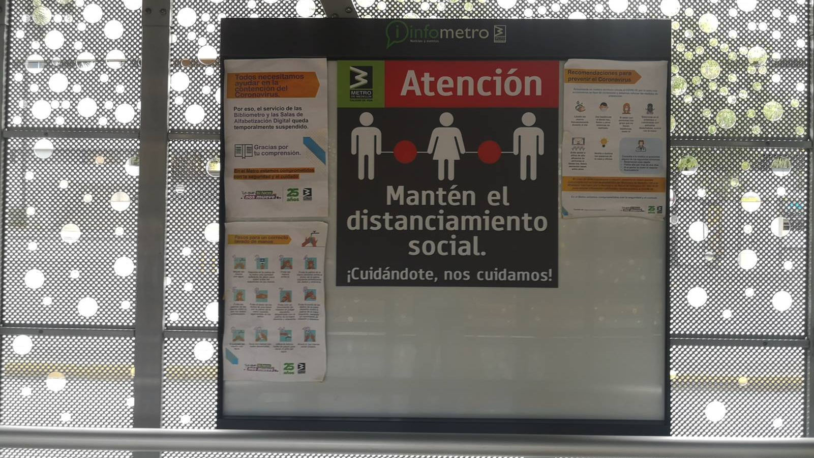 Информация о социальной дистанции в метро Колумбии