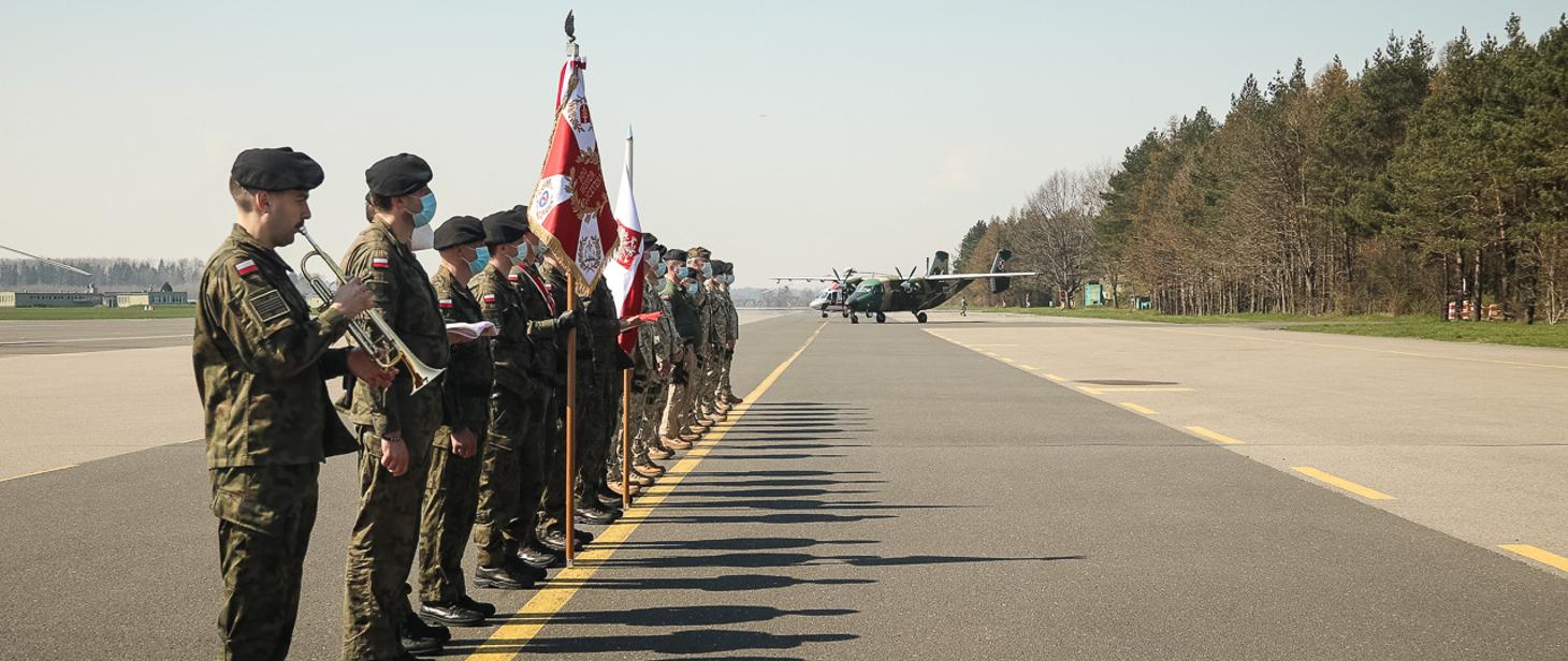Отряд военнослужащих ВС Польши в аэропорту Гдыня «Бабье Поле» 20.04.2021