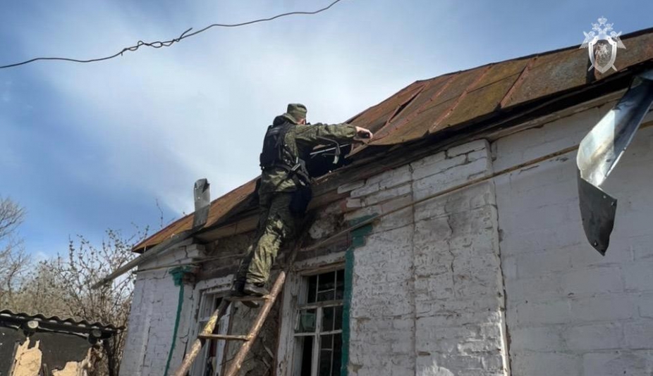 Поврежденный дом в Белгородской области после обстрелов со стороны Украины