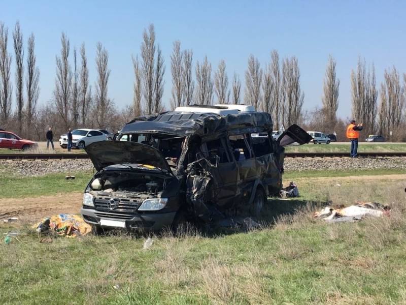 Столкновение на нерегулируемом переезде, в 3 км от г. Армянска, Крым