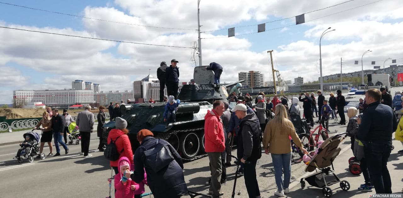Выставка военной техники на центральных улицах Кемерово