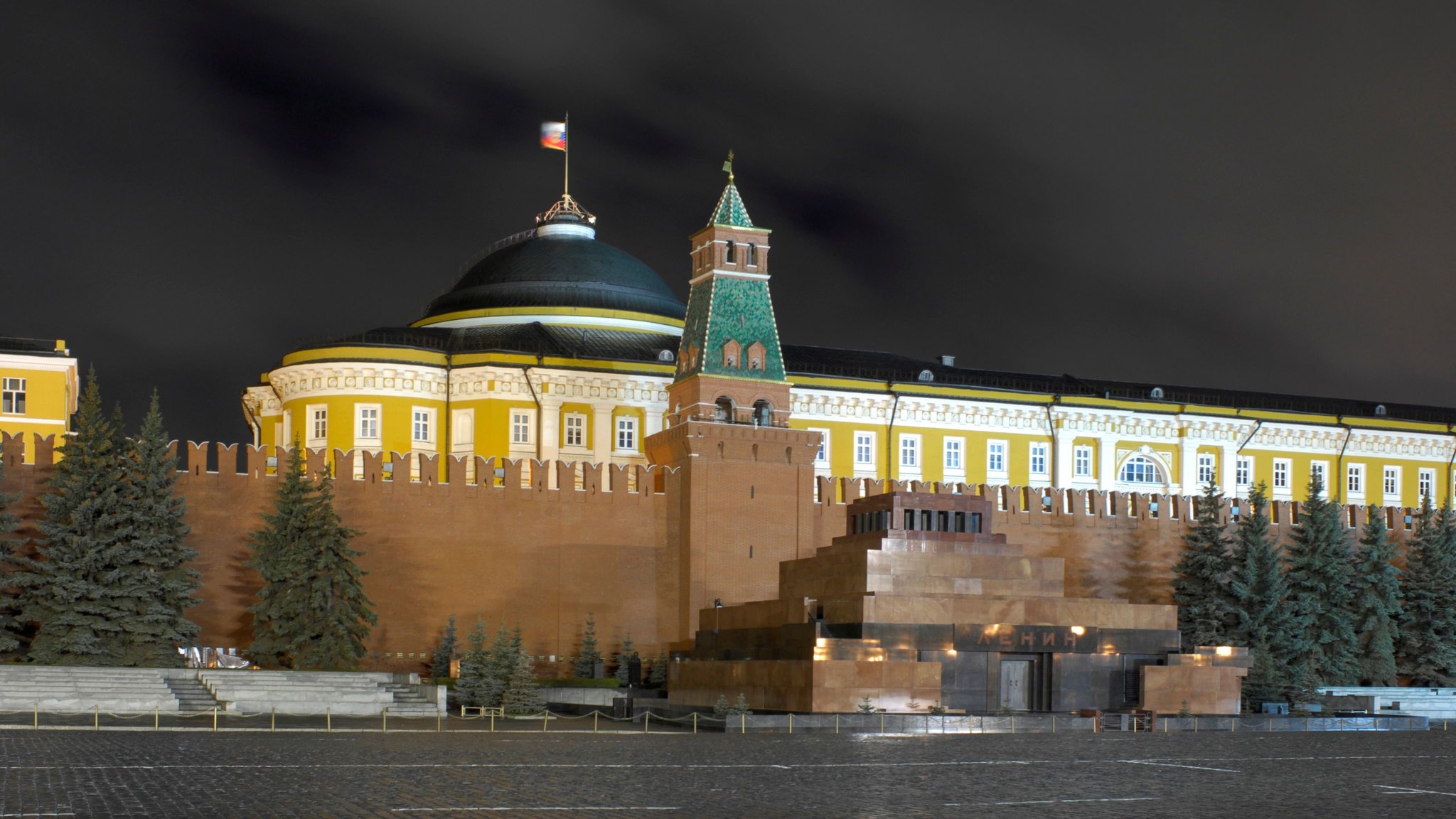 Мавзолей В. И. Ленина у Кремлёвской стены