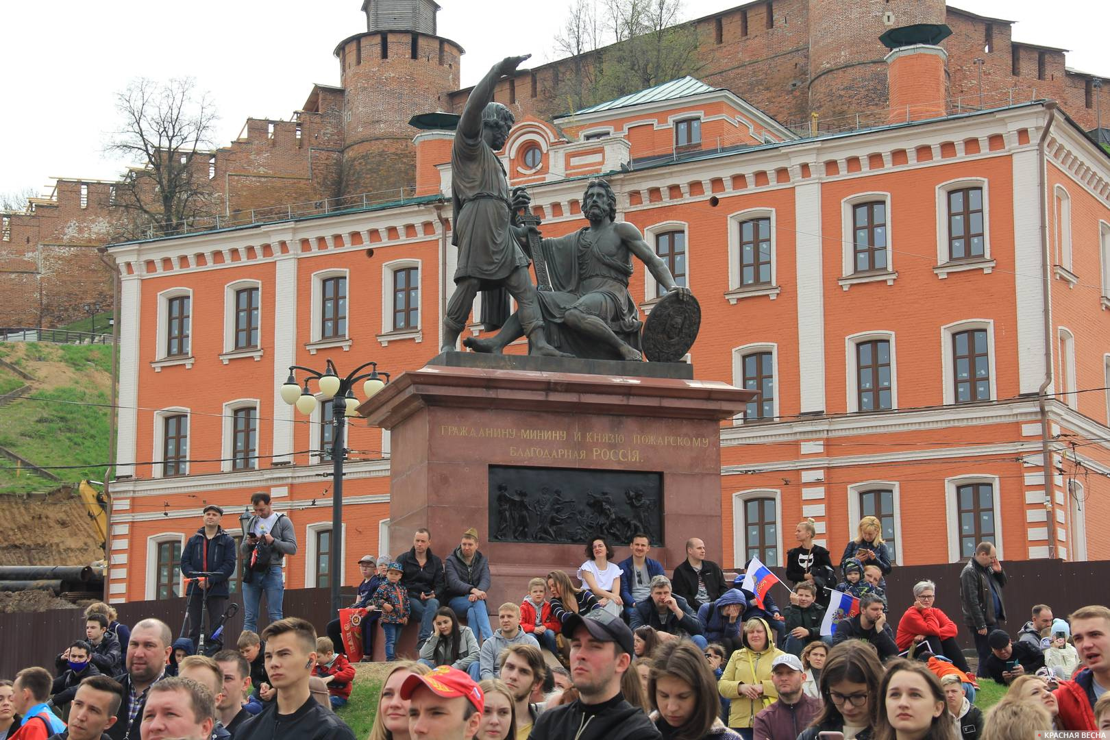 Памятник Минину и Пожарскому на площади Народного единства