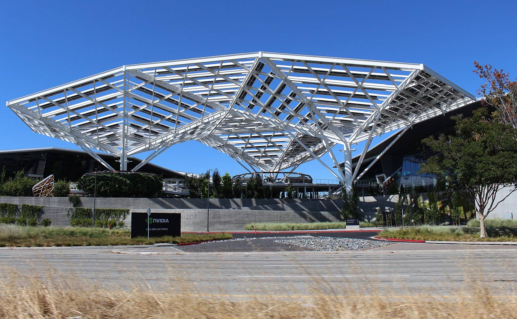 Главный вход в штаб-квартиру корпорации Nvidia Санта-Клар, Калифорния