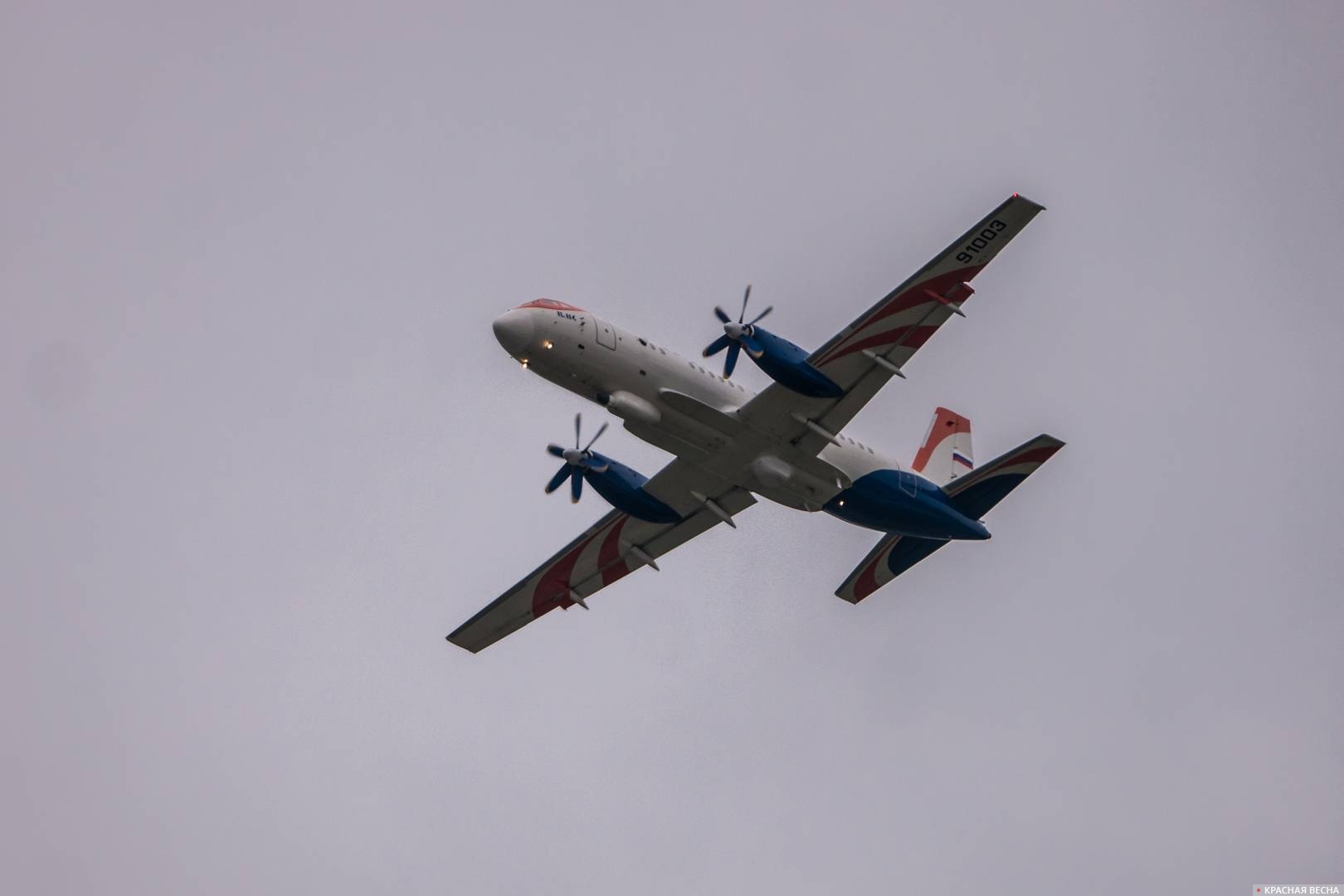 Пассажирский самолет Ил-114