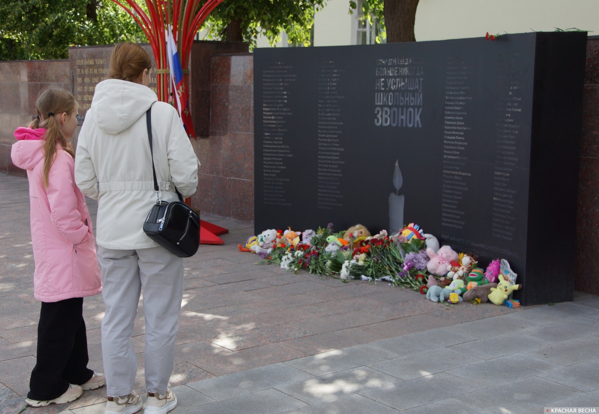 Мемориал погибшим в Донбассе детям. Площадь Победы, 9 мая 2024 года