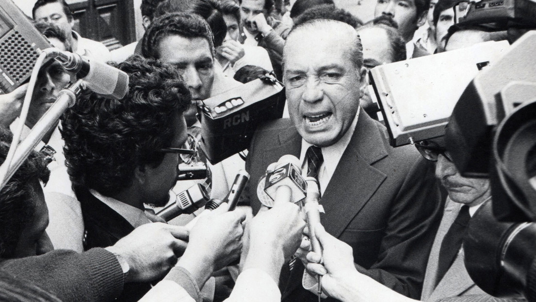 Франсиско Моралес Бермудес перед голосованием в Конституционном суде Лимы, 18 мая 1980 г.