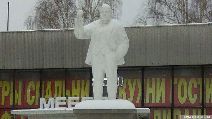 Первый памятник Владимиру Ленину