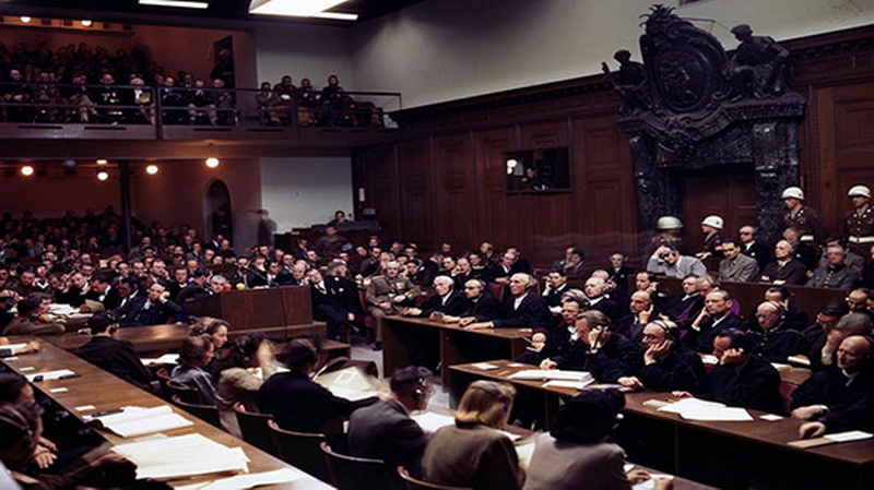 В зале суда. Нюрнбергский процесс над нацистскими преступниками