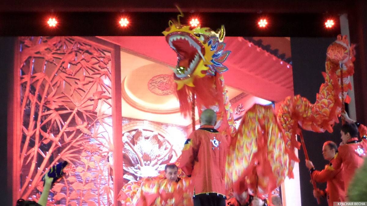 Танец Дракона на открытии Фестиваля народов культуры Китая. Санкт-Петербург. 01.02.2018 г.
