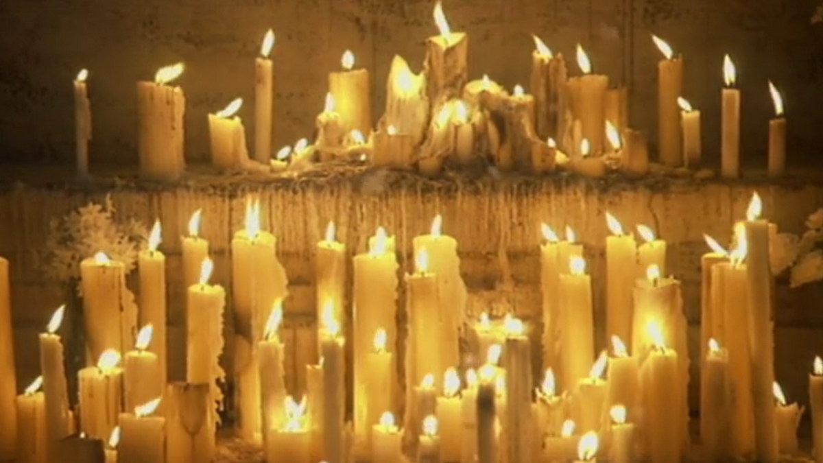 Зажженные свечи