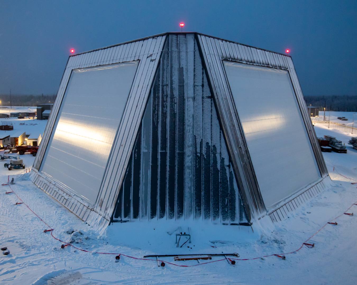 Новая РЛС селекции баллистических целей (LRDR) на полярном объекте Clear Air Force. Аляска, США