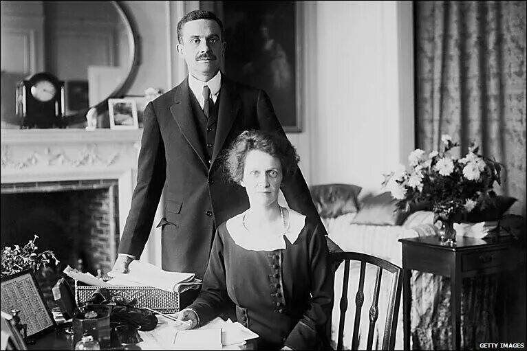 Нэнси Астор на фото со своим мужем Уолдорфом Астором в 1920 году (Пенсильвания)
