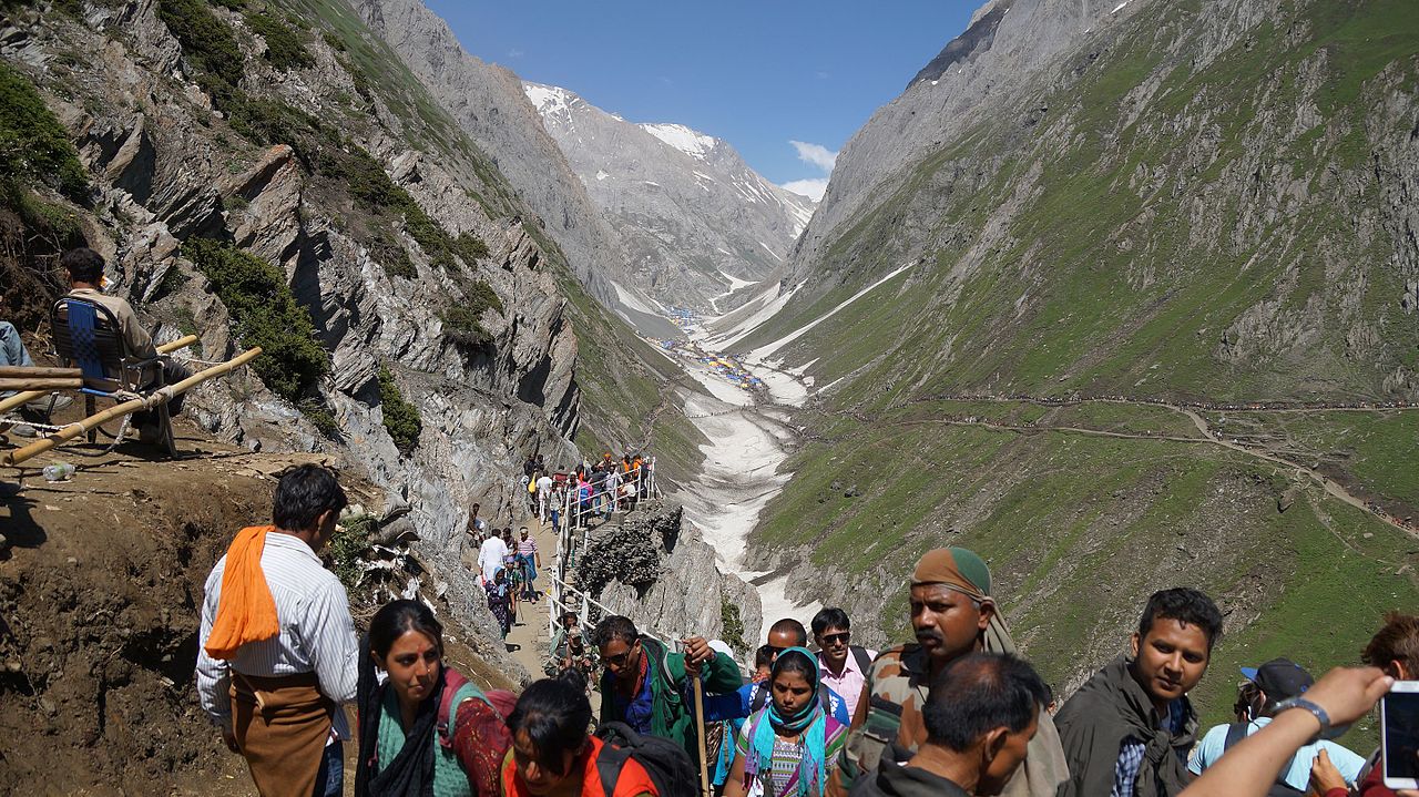 Амарнатх-Ятра на ледниковых высотах Гималаев в долине Кашмира