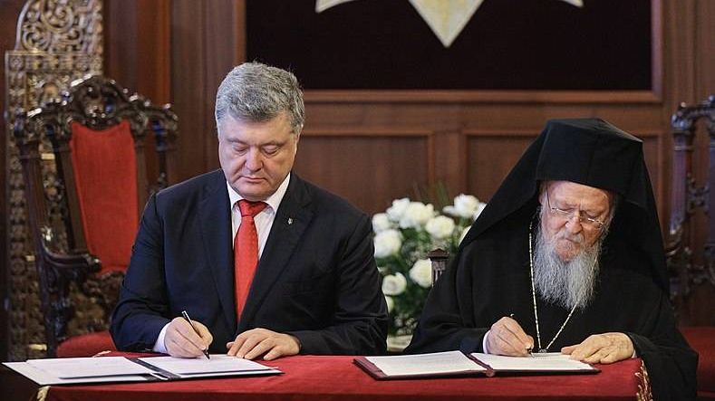 Петр Порошенко и патриарх Варфоломей подписывают соглашение «О сотрудничестве и взаимодействии между Украиной и Вселенским Константинопольским Патриархатом»