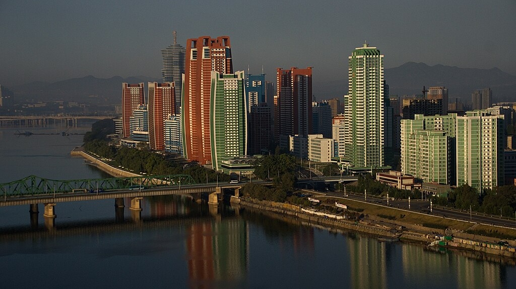 Высотки в Пхеньяне. КНДР