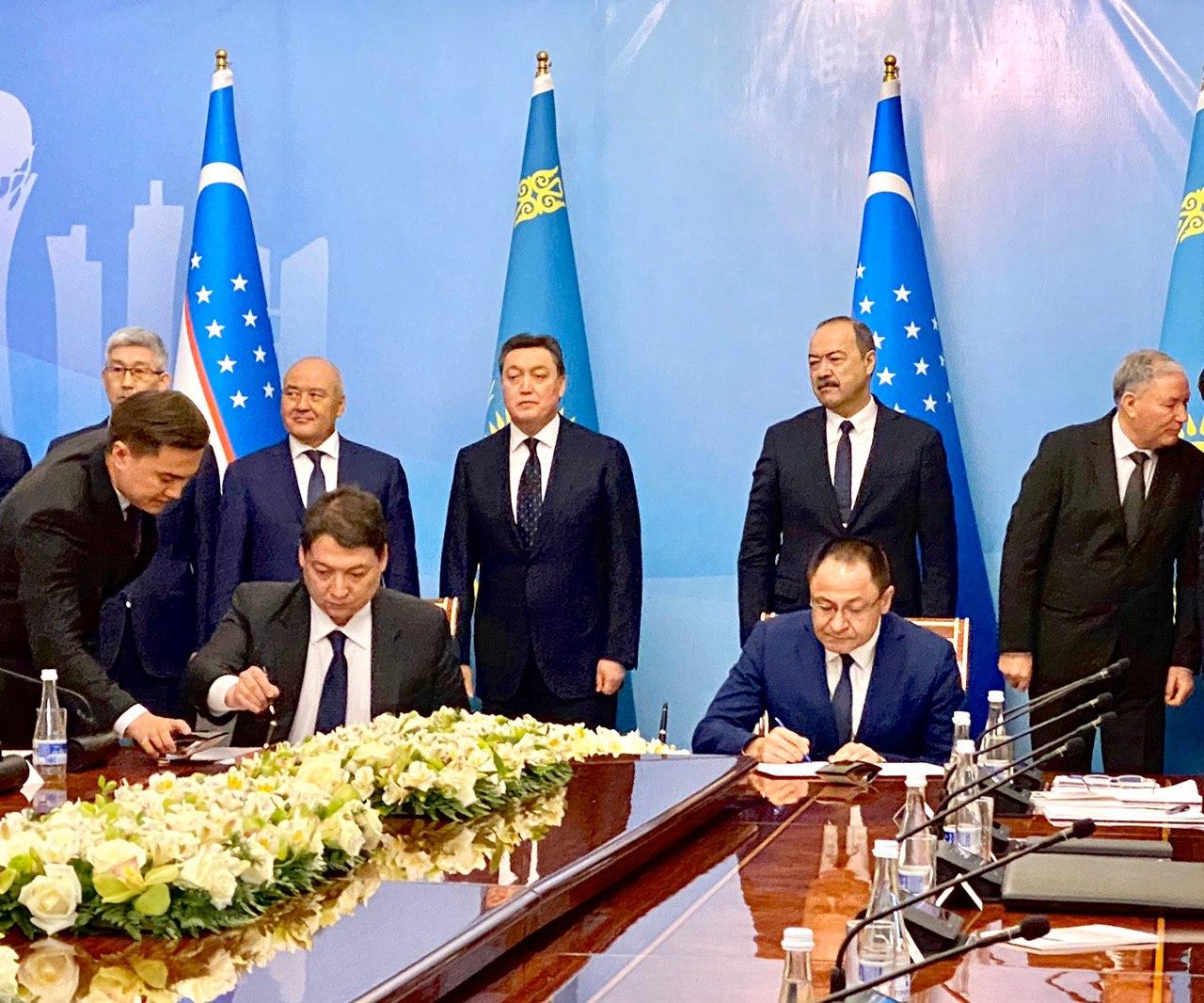 Подписание документов на II Форуме межрегионального сотрудничества между Узбекистаном и Казахстаном