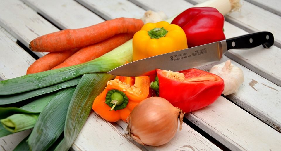 Овощи, нож, паприка
