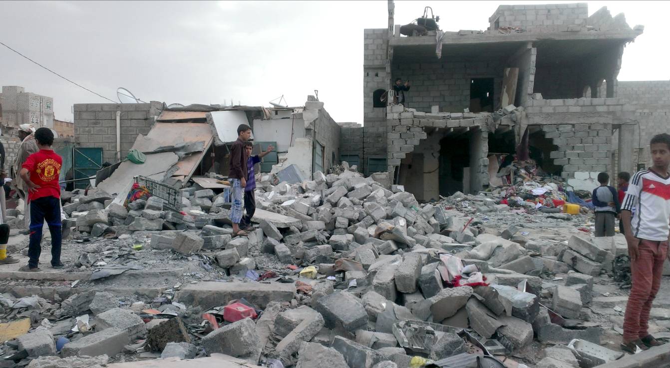 Последствия бомбардировки авиацией Саудовской Аравии Саны. Йемен. 2015