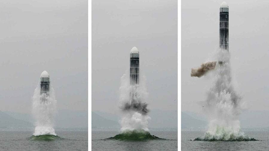 Запуск ракеты с северокорейской субмарины
