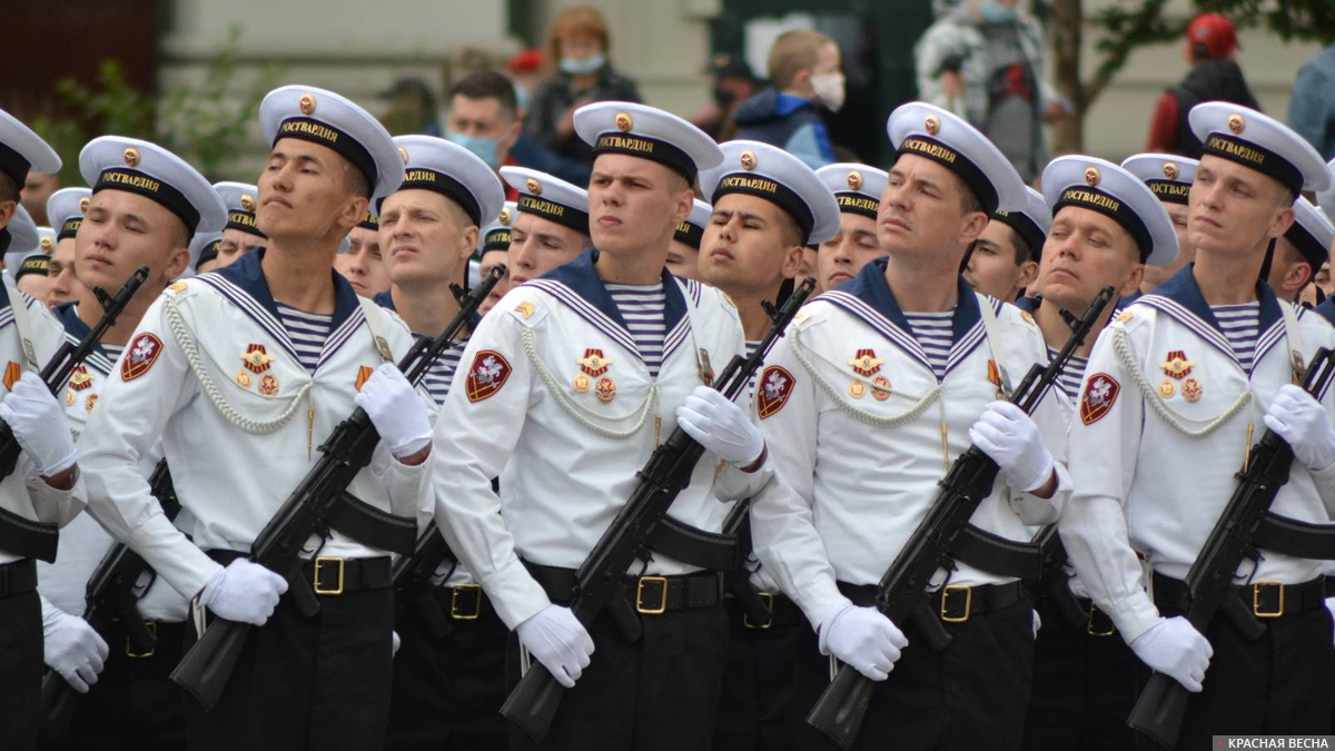 Матросы на параде Победы в Екатеринбурге, 24.06.2020