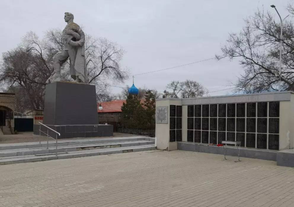 Памятник павшим воинам-землякам в Великой Отечественной Войне в селе Арзгир