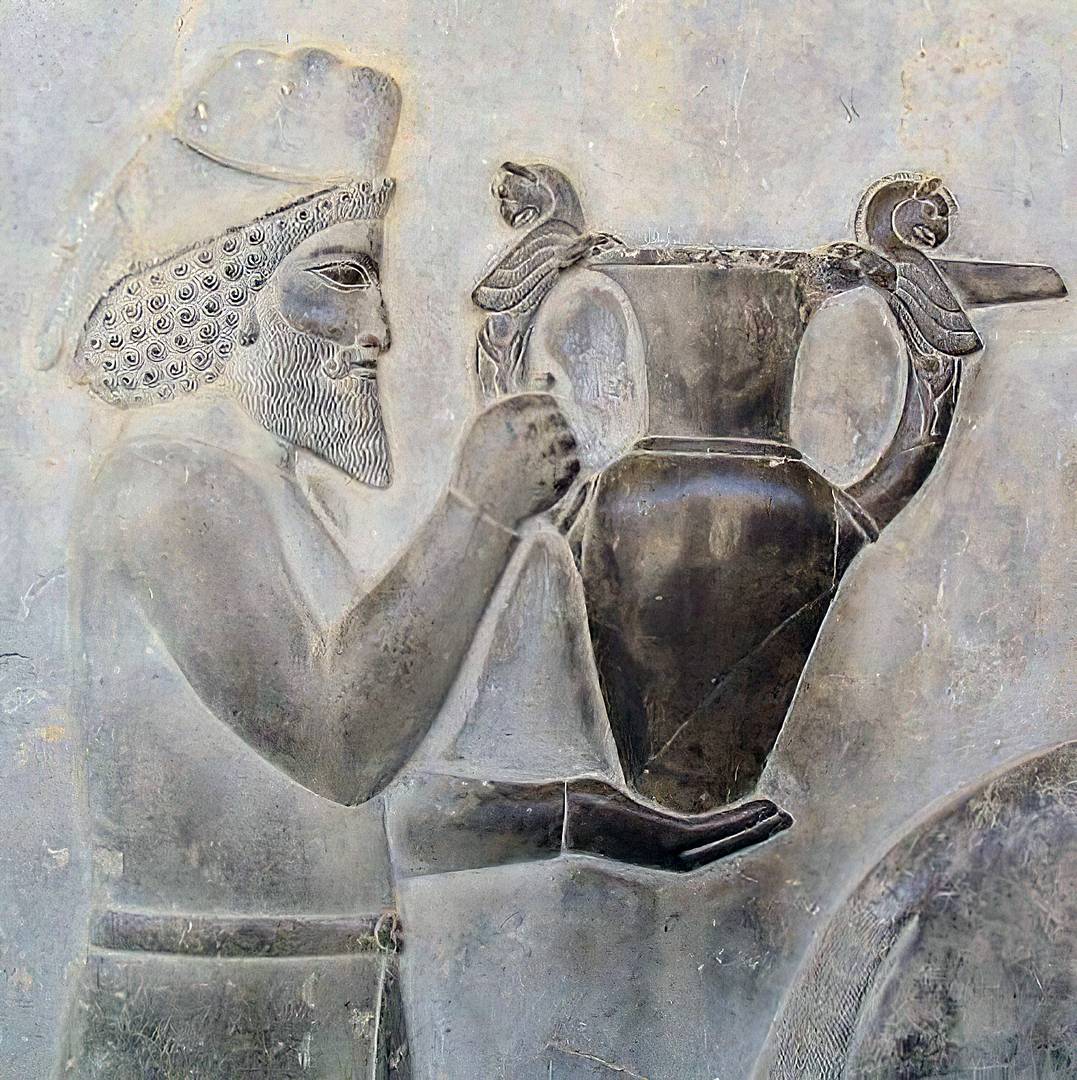 Армянин, несущий дань ахеменидскому царю. Рельеф из Персеполя, VI–V вв. до н. э.