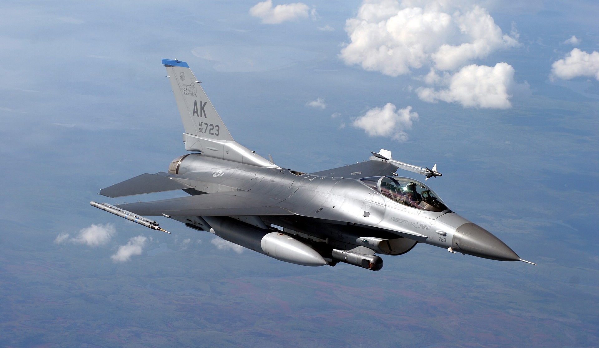 Истребитель F-16 (США)