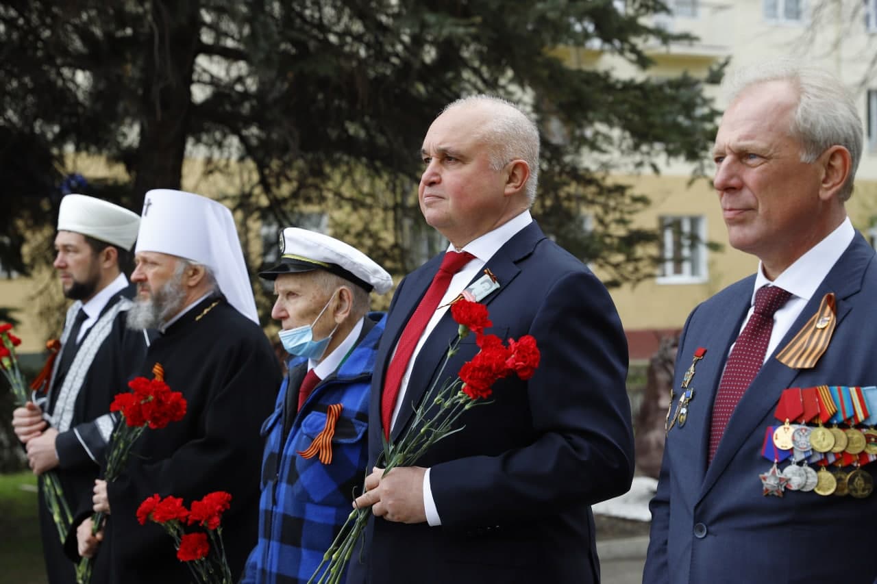 Губернатор Кузбасса Сергей Цивилёв (по центру)