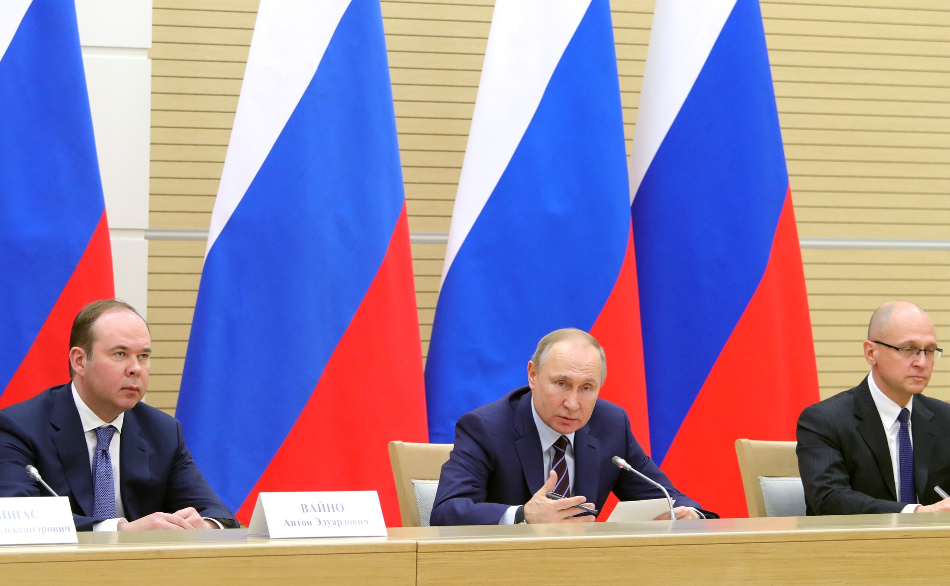 Владимир Путин на встрече с членами рабочей группы по подготовке предложений о внесении поправок в Конституцию