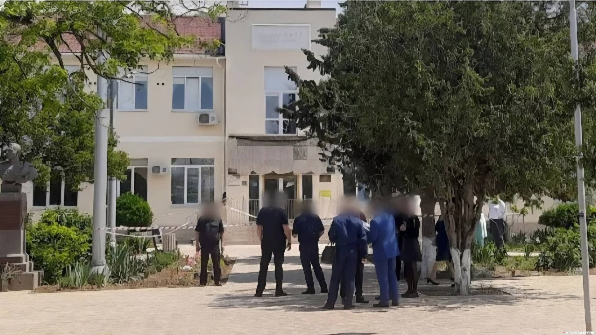 Здание школы после обрушения балкона