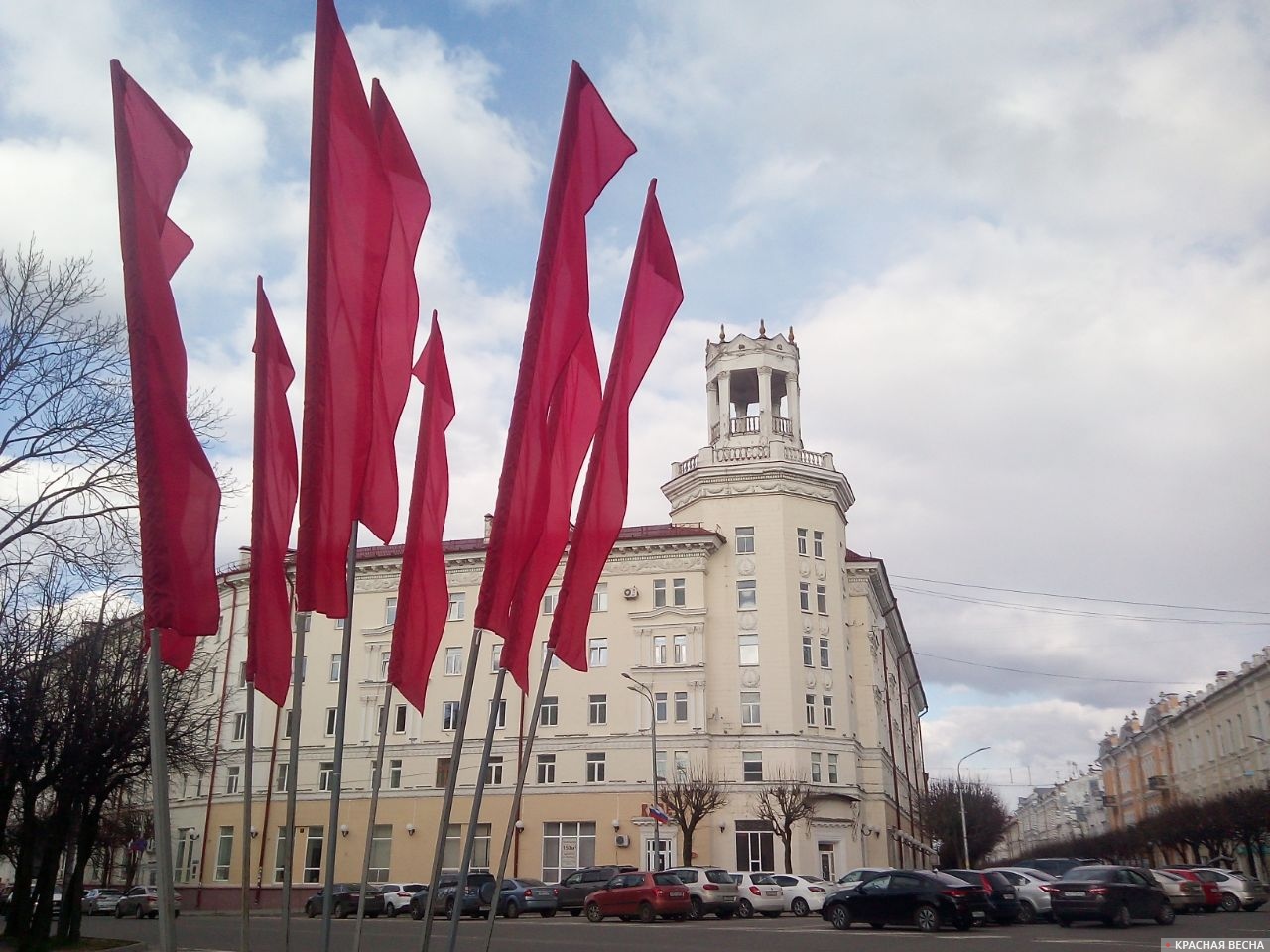 Красные флаги на ул. .Ленина в Смоленске