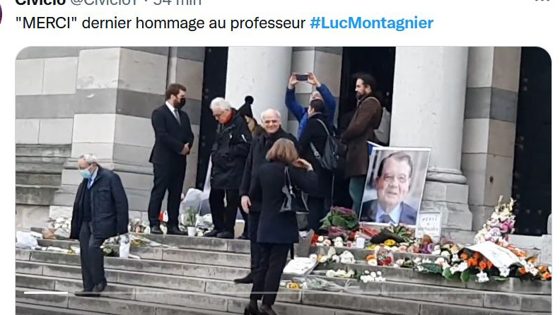 Скриншот страницы Twitter  пользователя Civicio с видео церемонии похорон  лауреата Нобелевской премии Люка Монтанье на кладбище Пьер Лашез в Париже 22 февраля 2022 года. 