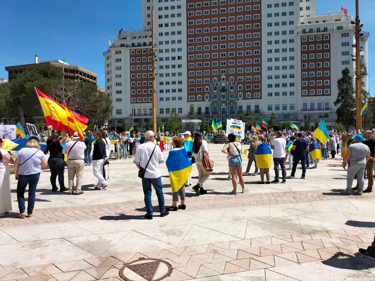 Митинг украинских националистов в Мадриде, 8 мая 2022