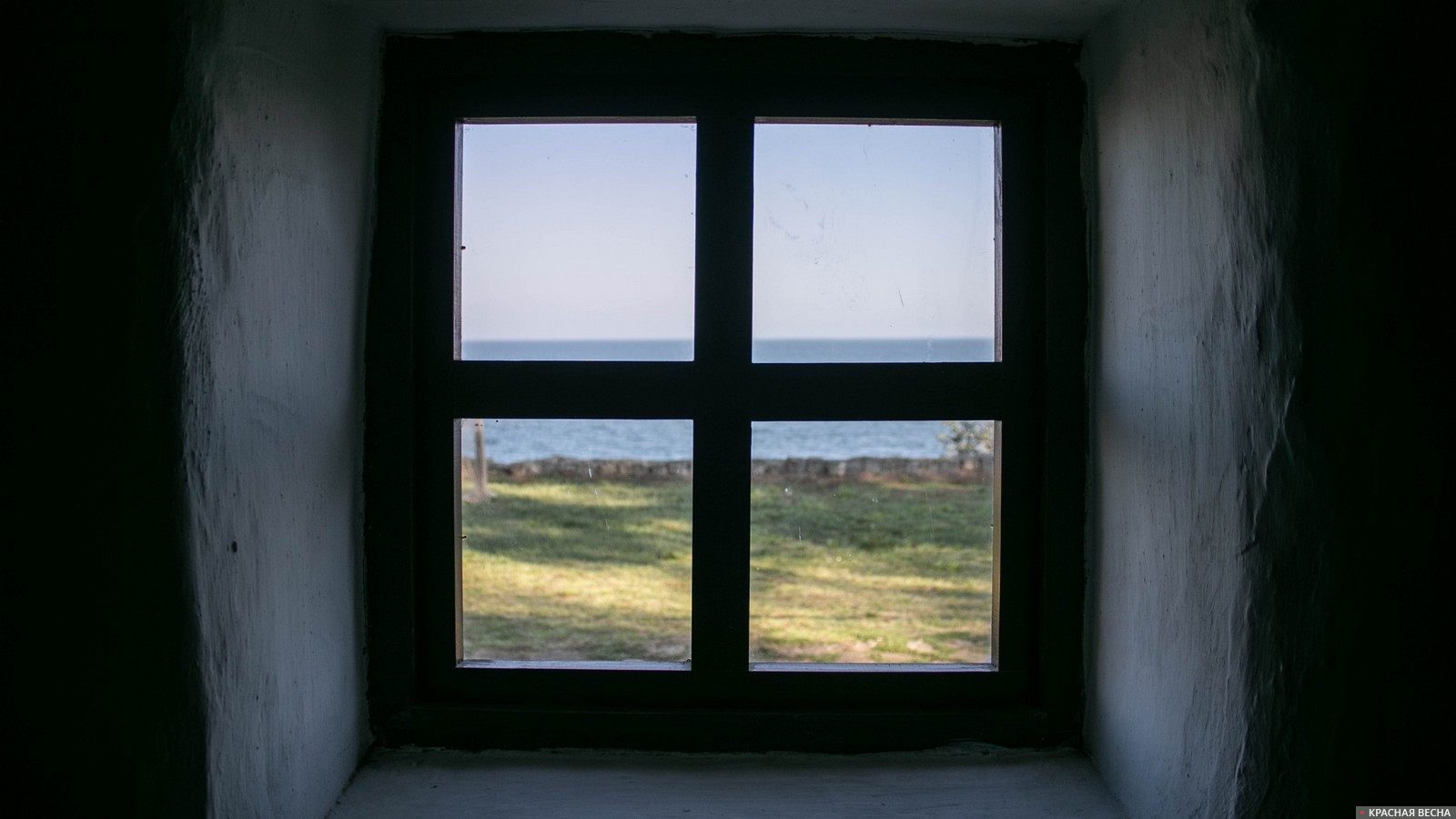 Окно. Вид на море. Тамань, Краснодарский край