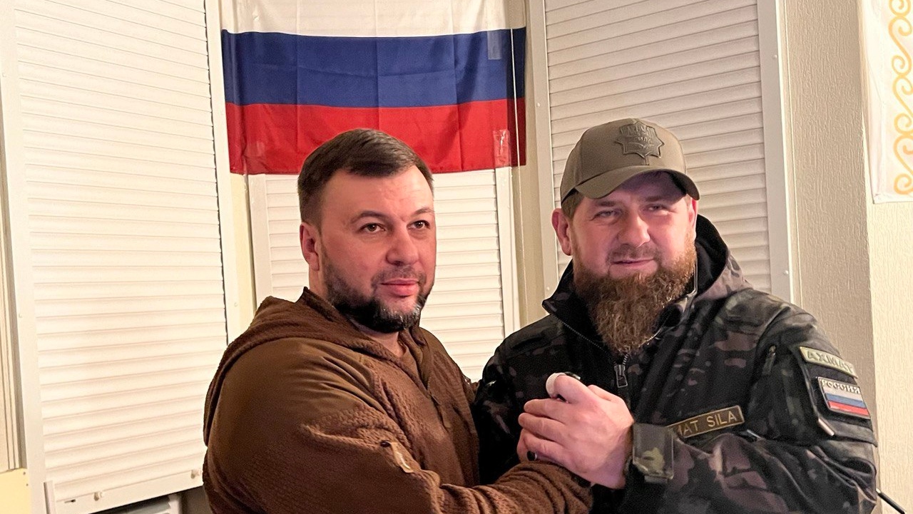 Денис Пушилин и Рамзан Кадыров в Мариуполе (архив)