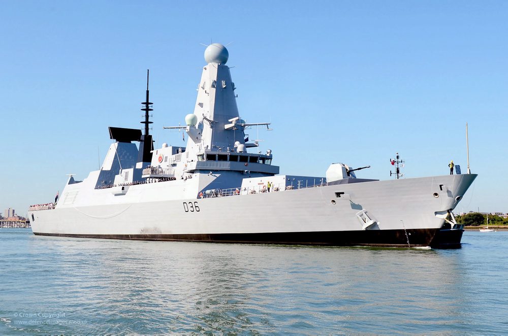 Эсминец HMS Defender ВМС Великобритании