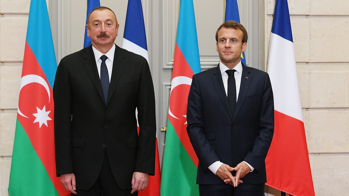 Ильхам Алиев и Эммануэль Макрон (2018 год)