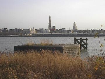 Вид с левого берега Шельды у Антверпена