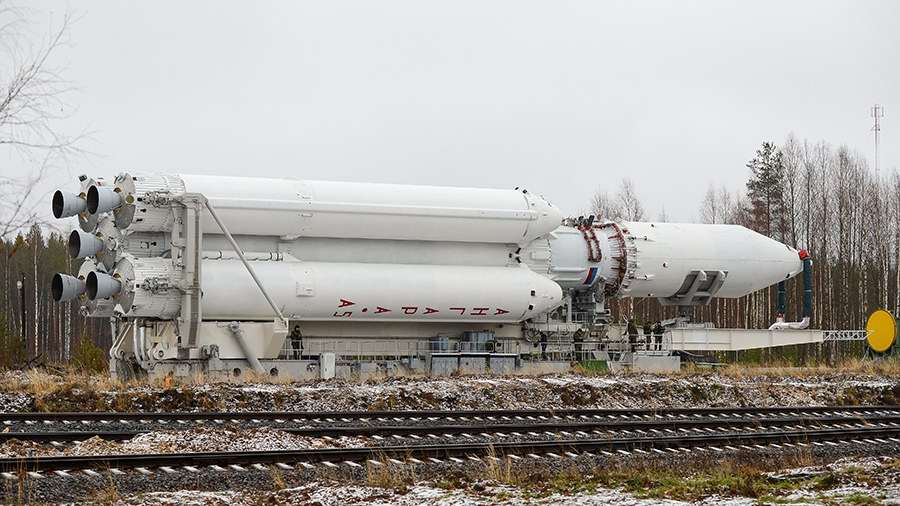 Вывоз ракеты-носителя «Ангара-А5» на стартовый комплекс космодрома Плесецк (архив)