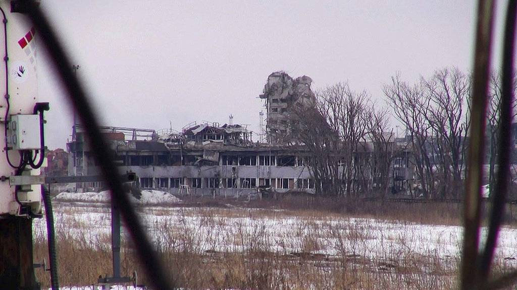 Разрушенная диспетчерская вышка Донецкого аэропорта («Пенёк»)