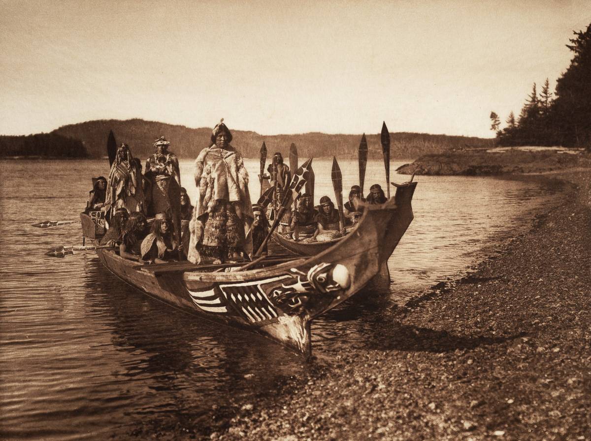 Индейцы квакиутль в каноэ. 1914 