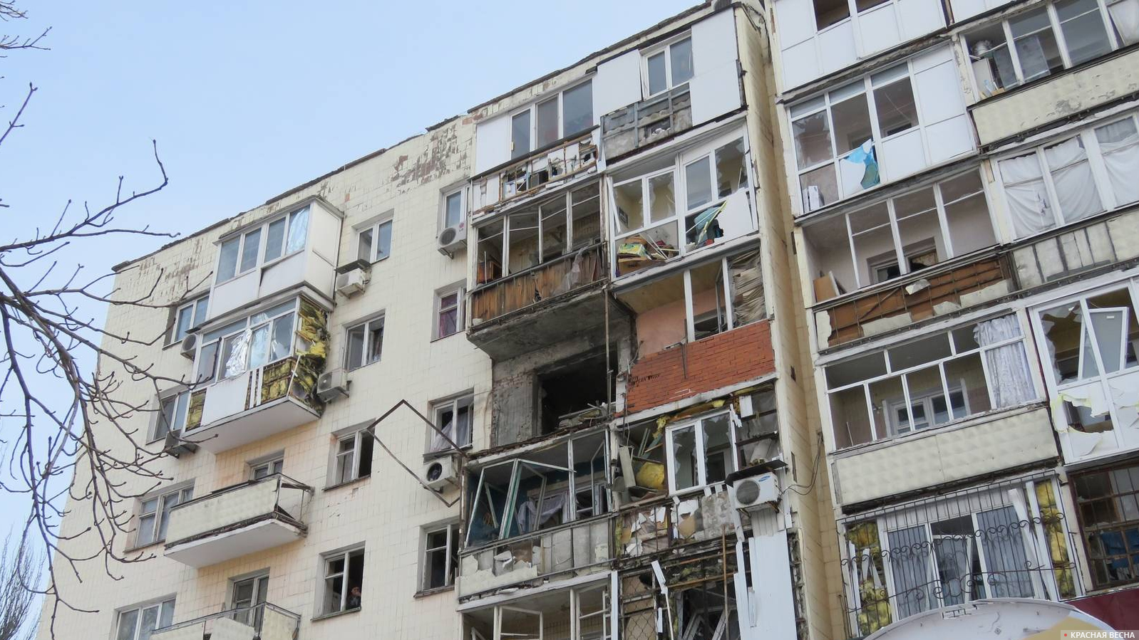 Разрушения в Донецке после обстрела ВСУ