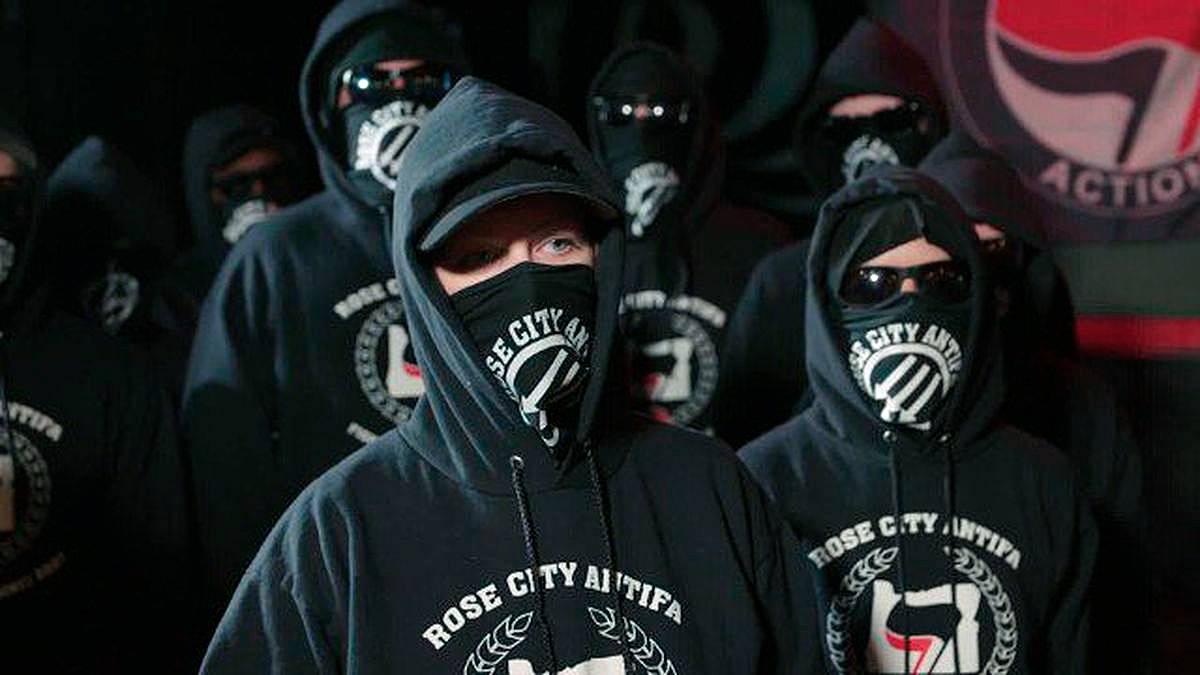 Представители одной из старейших активных групп антифа Rose City Antifa