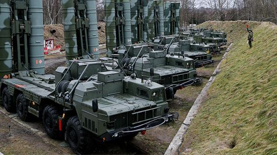 Расчеты ЗРК С-400 и ЗРПК Панцирь ВВО прибыли в Калининград для