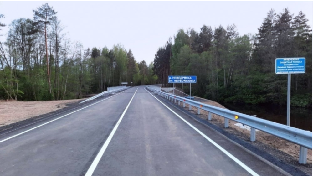 Открылось движение для автотранспорта по новому мосту через реку Неведрянка в Себежском районе Псковской области