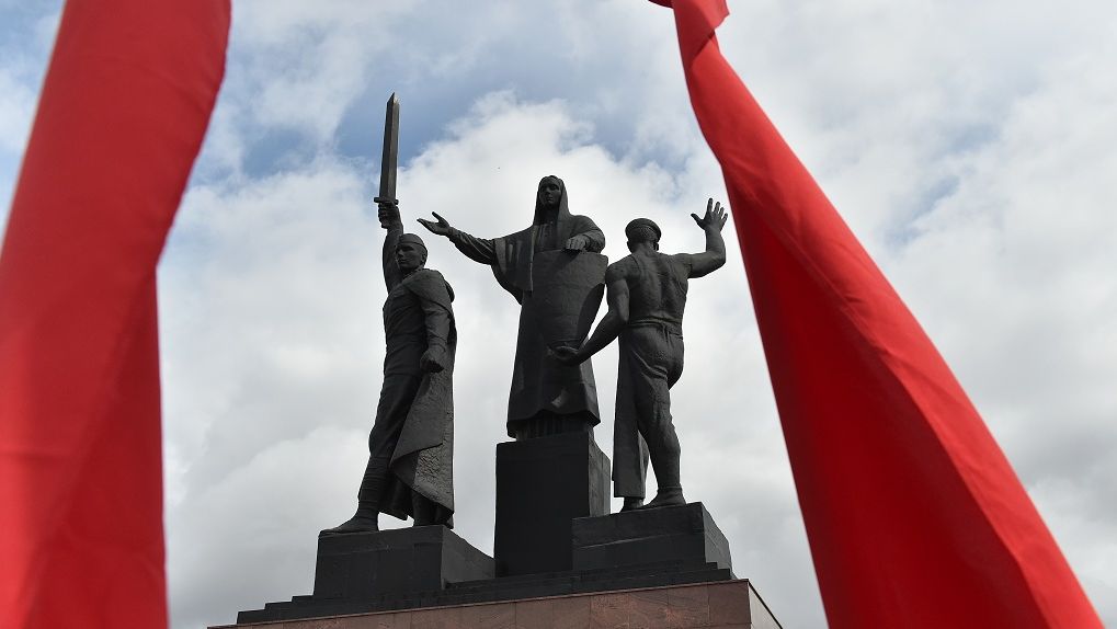 Памятник «Единство фронта и тыла» в Перми